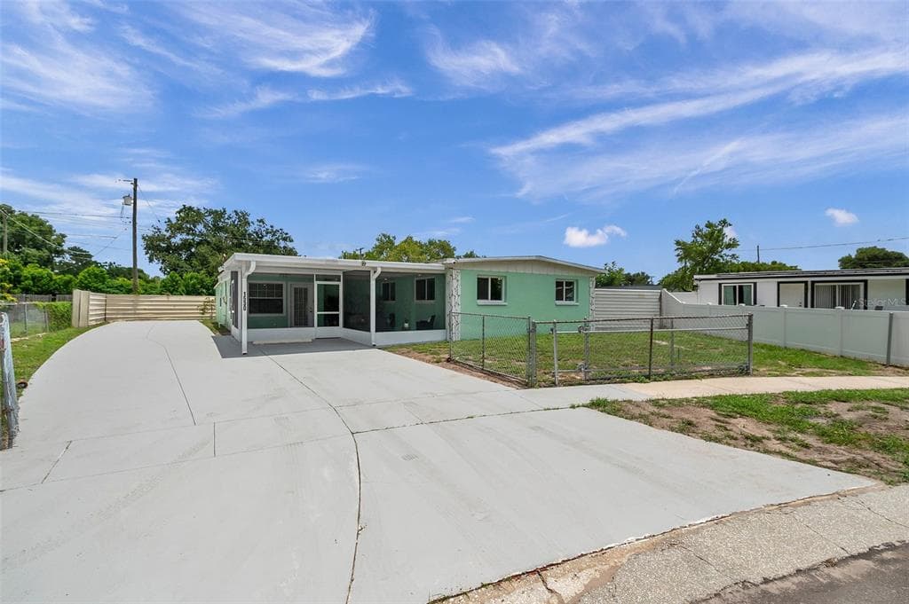 1530 CLAIR MEL CIRCLE TAMPA, FL 33619