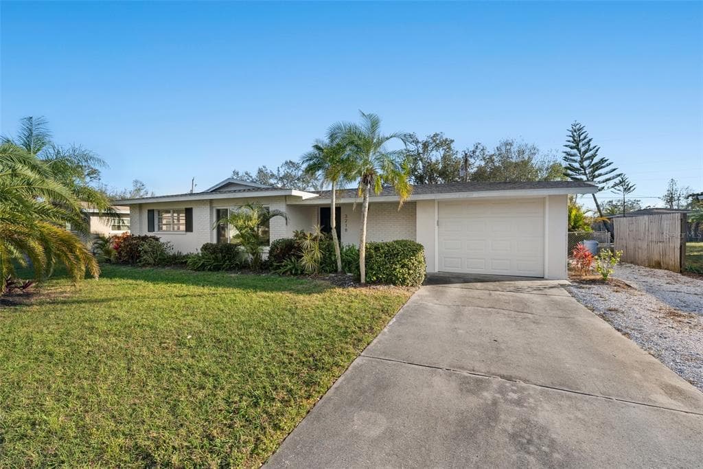 3218 FAUNA STREET SARASOTA, FL 34235