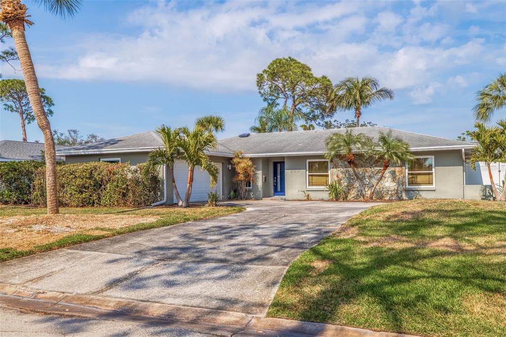 2031 TANGLEWOOD WAY NE ST PETERSBURG, FL 33702