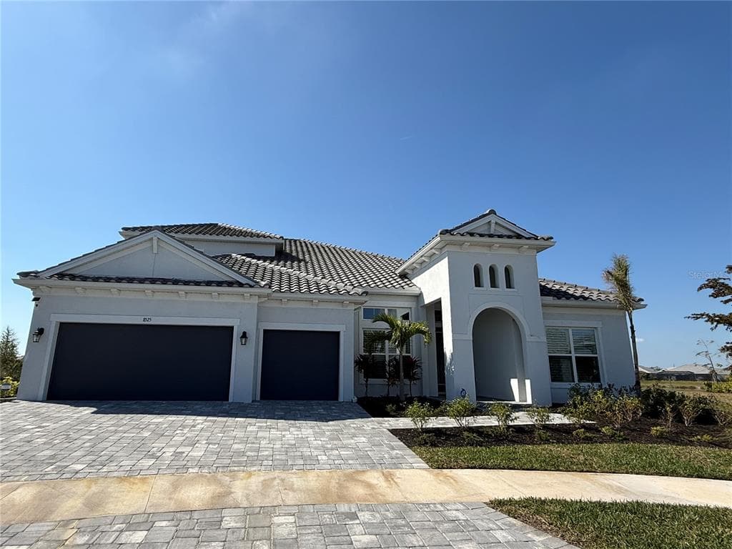 8525 BEECHLAKE COURT SARASOTA, FL 34240