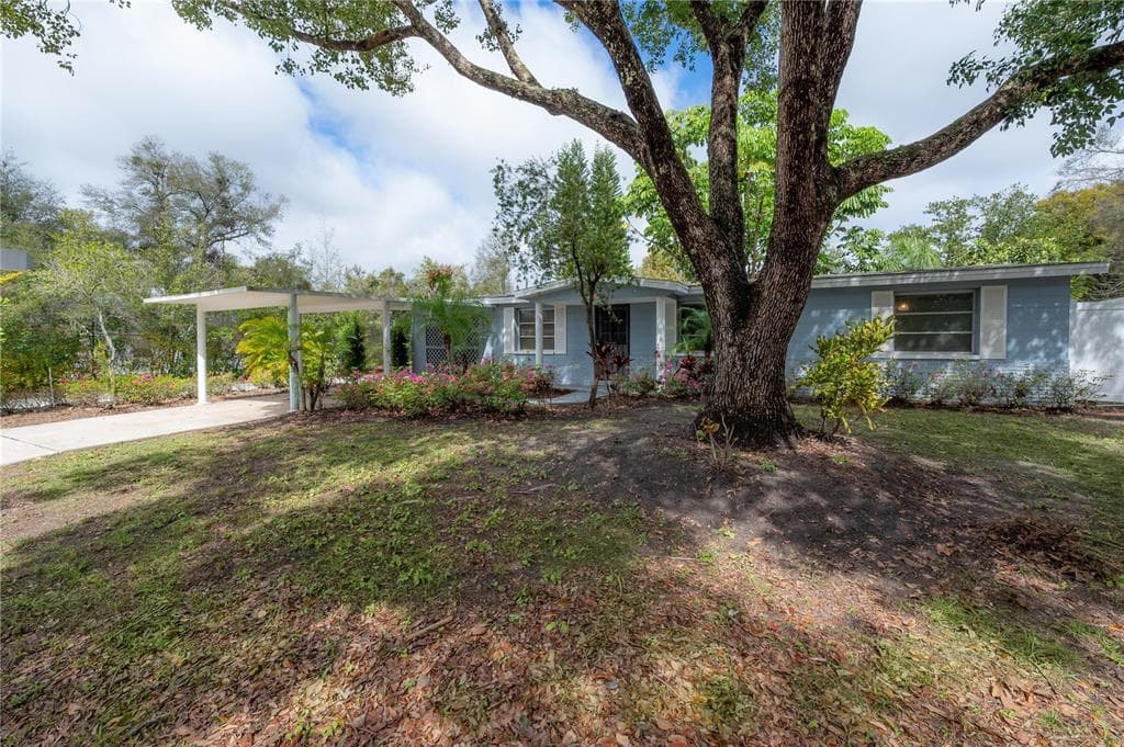 1102 E LAMBRIGHT STREET TAMPA, FL 33604