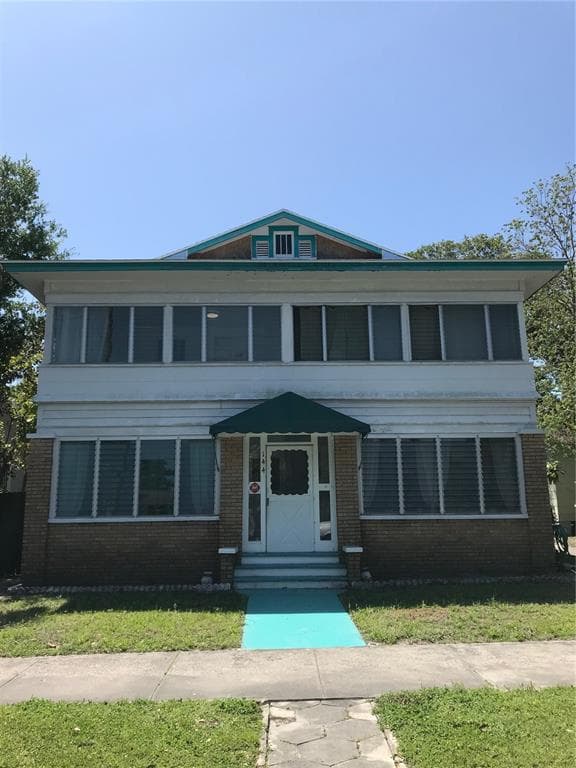 144 9TH AVENUE NE ST PETERSBURG, FL 33701
