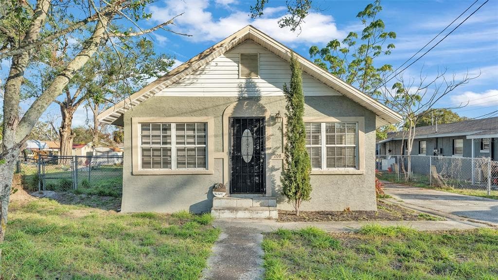 208 W BULLARD AVENUE LAKE WALES, FL 33853
