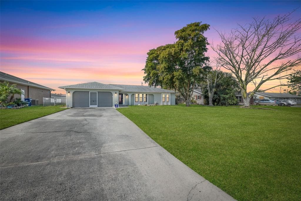 5811 32ND AVENUE DRIVE E PALMETTO, FL 34221