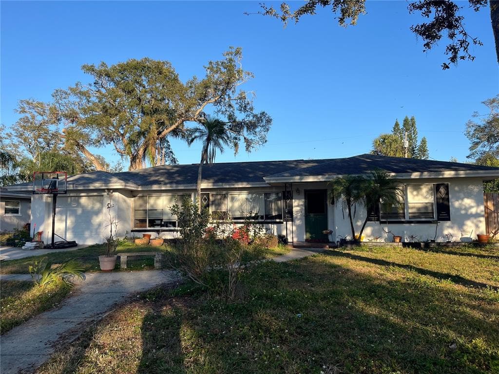 817 REGENT AVENUE CLEARWATER, FL 33764