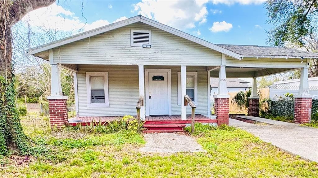 8520 N BROOKS STREET TAMPA, FL 33604