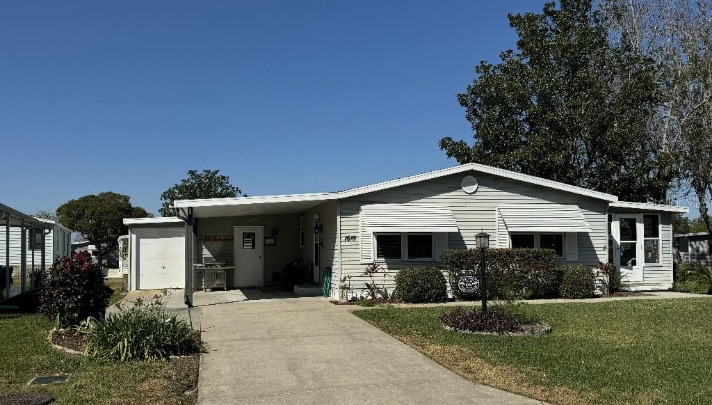 1610 BAYHILL DRIVE LADY LAKE, FL 32159