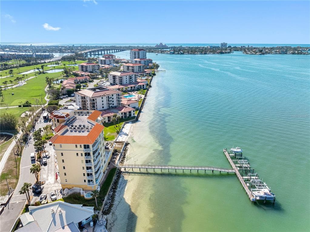 6025 SUN BOULEVARD UNIT 302 ST PETERSBURG, FL 33715