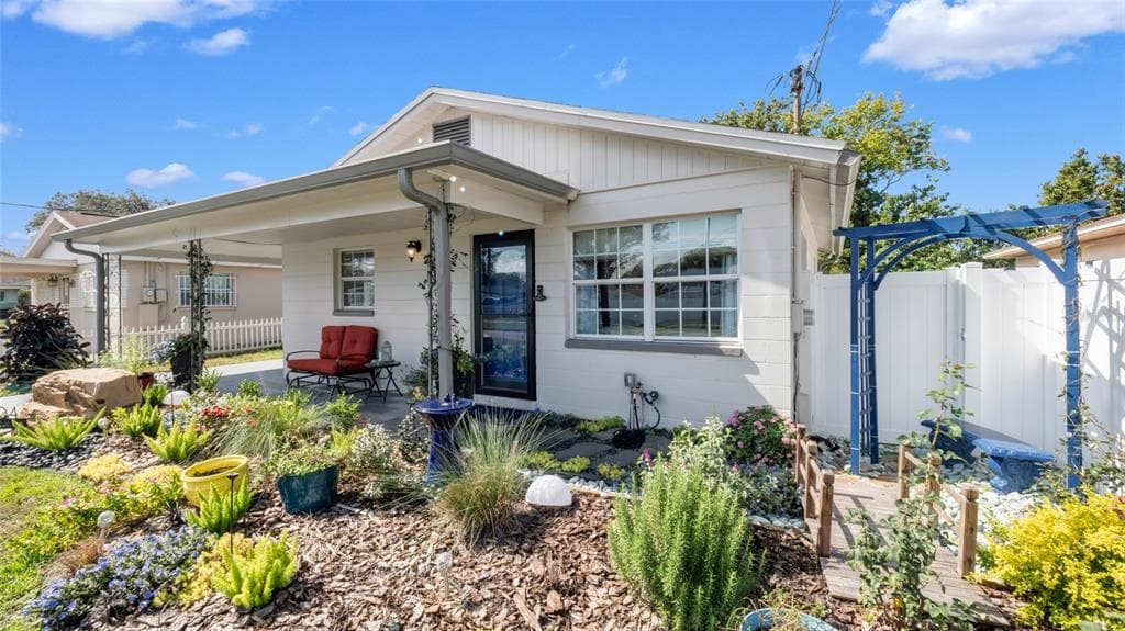 2404 N LINCOLN AVENUE TAMPA, FL 33607