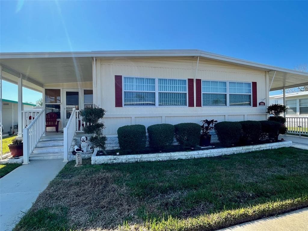 205 SEAGULL DRIVE N TARPON SPRINGS, FL 34689