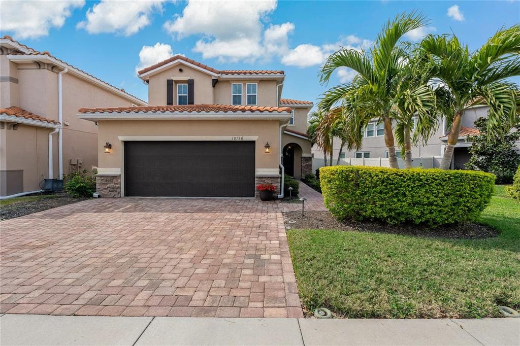 10136 GRAND OAK CIRCLE