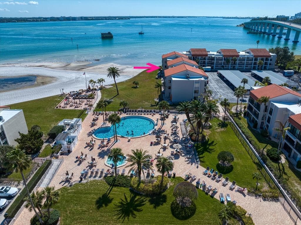 825 S GULFVIEW BOULEVARD UNIT 208 CLEARWATER BEACH, FL 33767