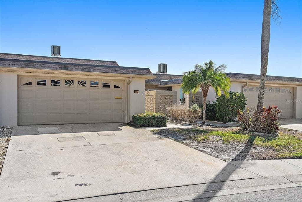 652 BOCA CIEGA POINT BOULEVARD N ST PETERSBURG, FL 33708