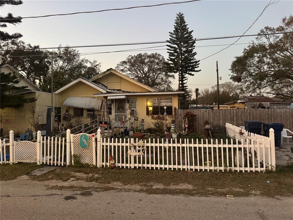 2216 SAXON STREET TAMPA, FL 33605