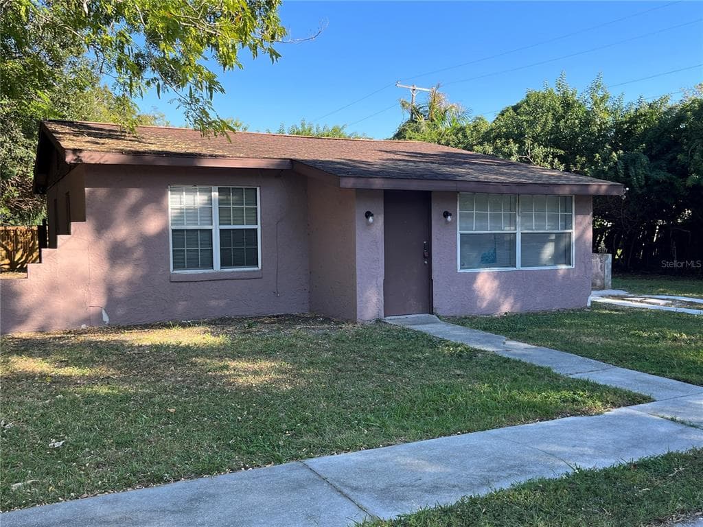 2705 6TH STREET W BRADENTON, FL 34205