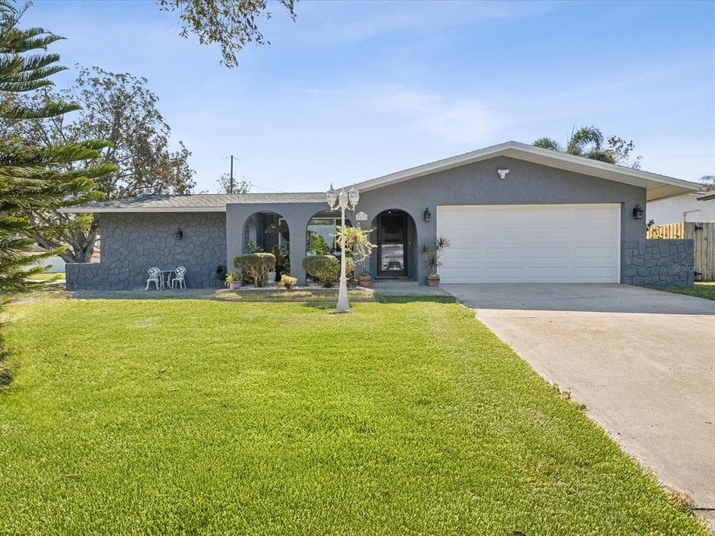 1631 NEVA DRIVE LARGO, FL 33770