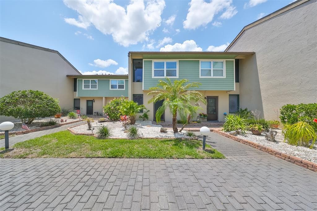 1028 APOLLO BEACH BOULEVARD UNIT 13 APOLLO BEACH, FL 33572