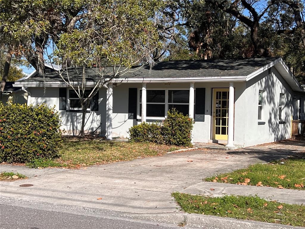 311 BANANA STREET TARPON SPRINGS, FL 34689