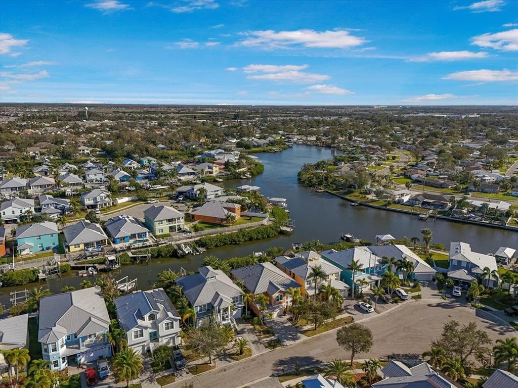 6411 GRENADA ISLAND AVENUE APOLLO BEACH, FL 33572