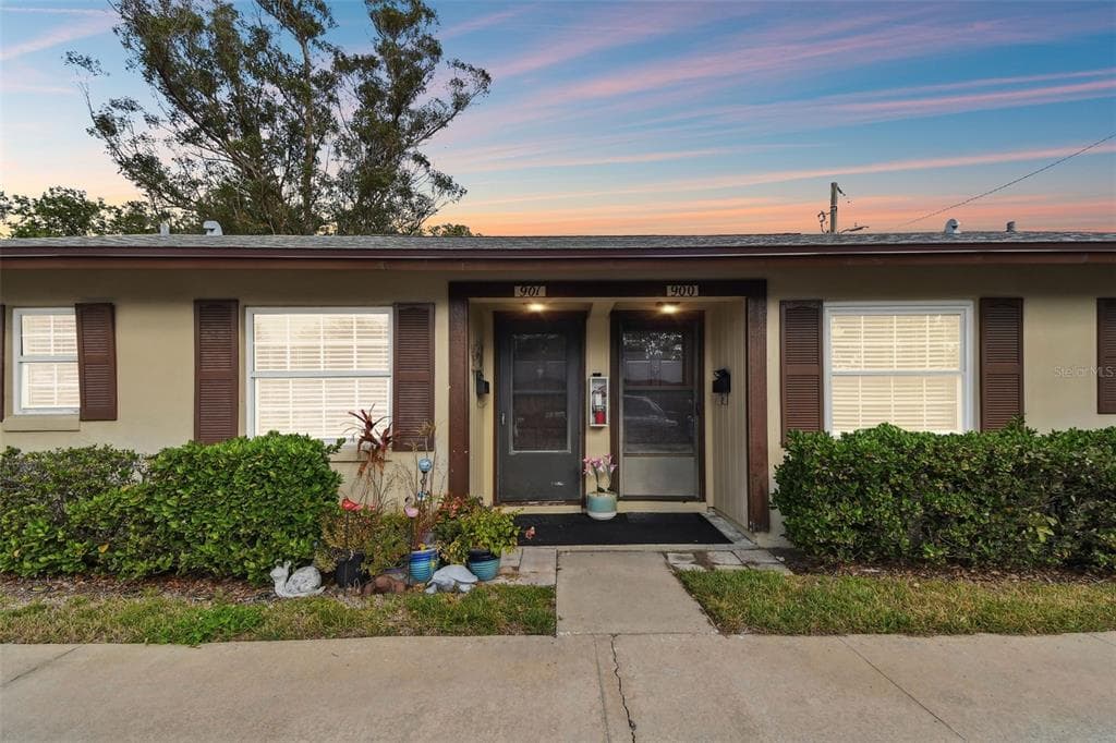 4215 E BAY DRIVE UNIT 900 CLEARWATER, FL 33764