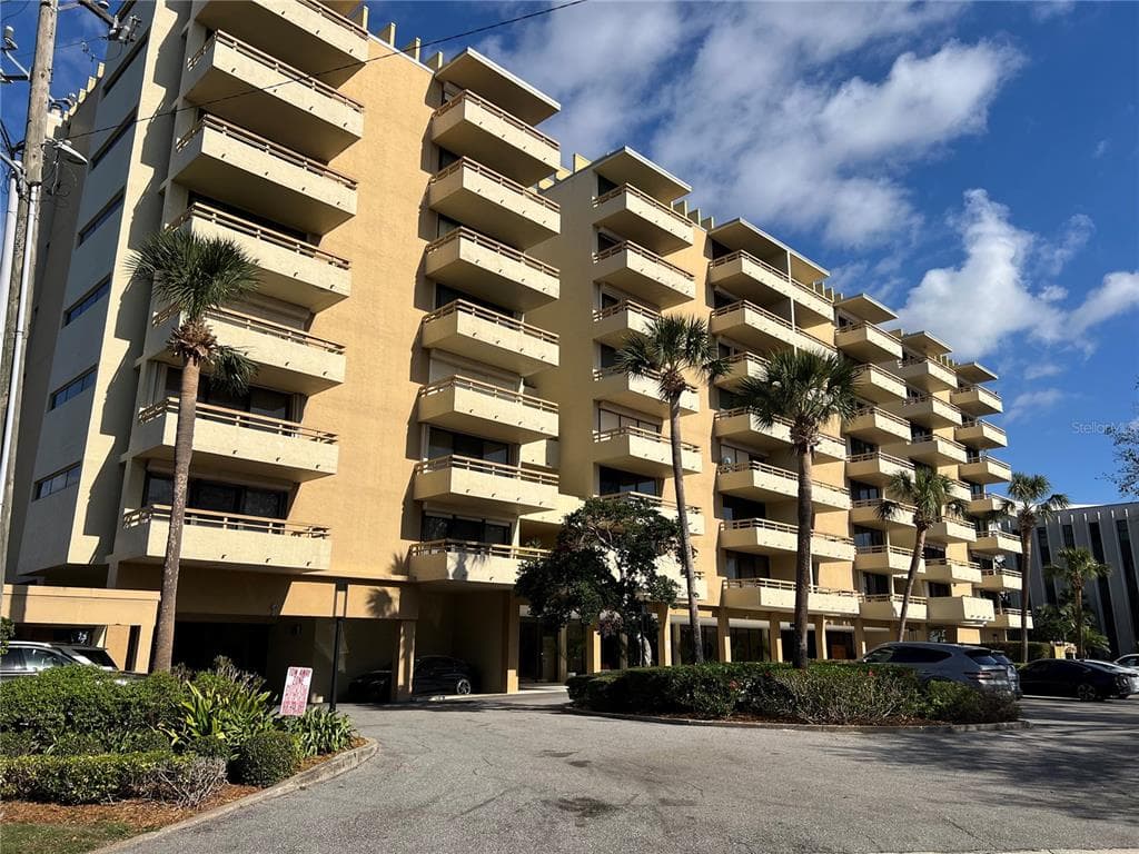 5701 MARINER STREET UNIT 606 TAMPA, FL 33609