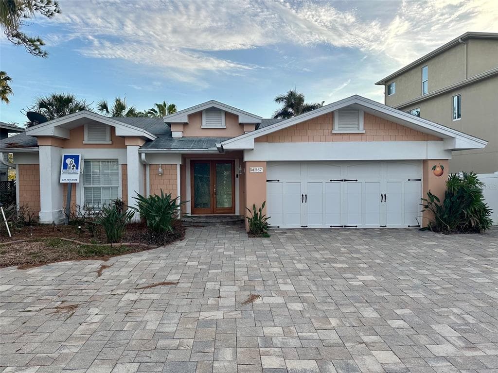 567 BAYWOOD DRIVE S