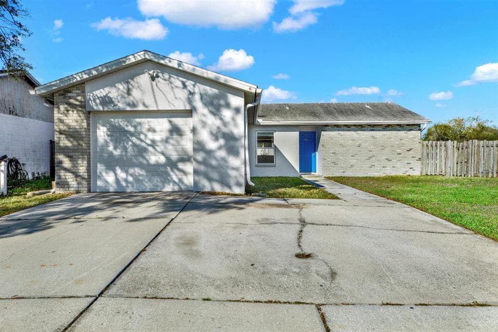 912 LOCHMONT DRIVE