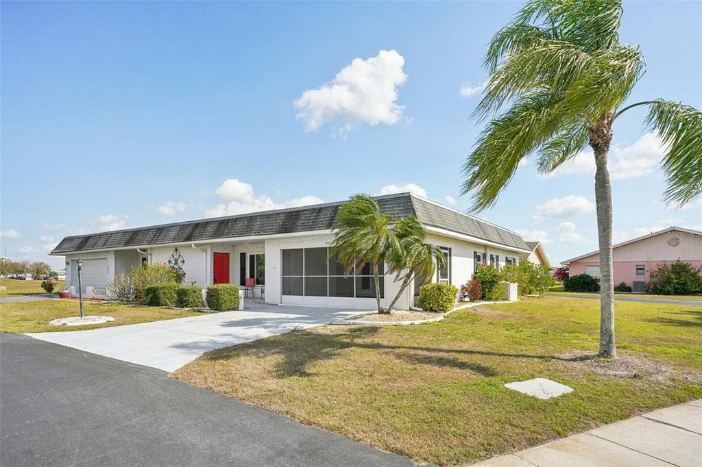 334 CLUB MANOR DRIVE SUN CITY CENTER, FL 33573