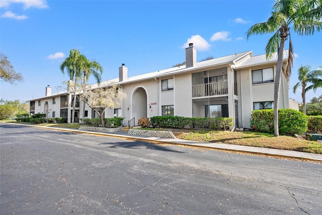 2085 HUNTERS GLEN DRIVE UNIT 228 DUNEDIN, FL 34698