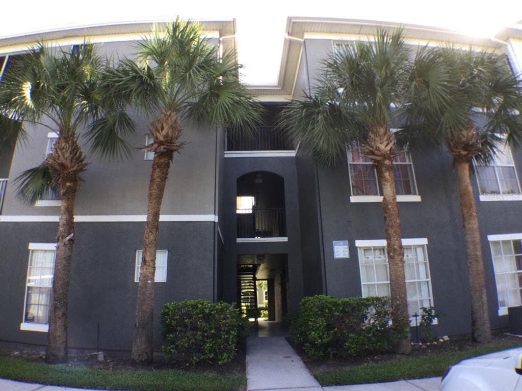 9404 CRESCENT LOOP CIRCLE UNIT 104 TAMPA, FL 33619