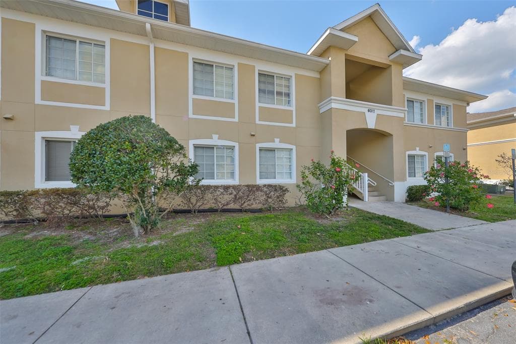 6017 PORTSDALE PLACE UNIT 101 RIVERVIEW, FL 33578