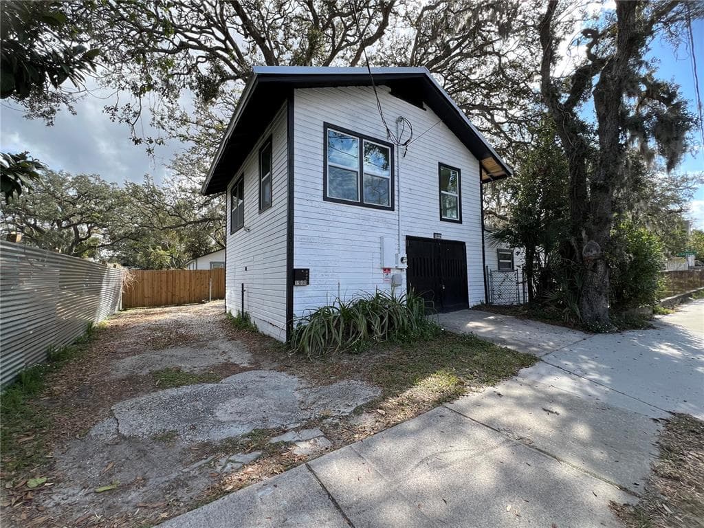 1900 E CARACAS STREET TAMPA, FL 33610