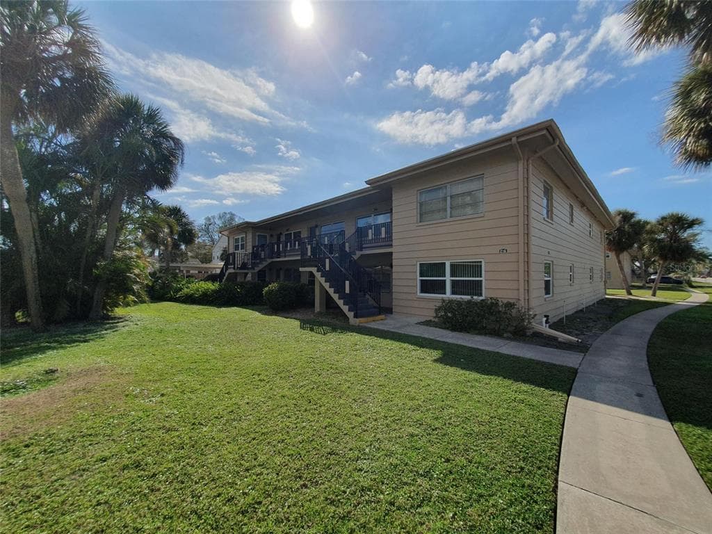 216 36TH AVENUE N UNIT 103B ST PETERSBURG, FL 33704