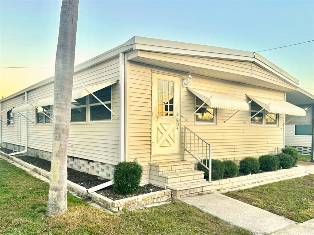 2000 E BAY DRIVE UNIT 90 LARGO, FL 33771