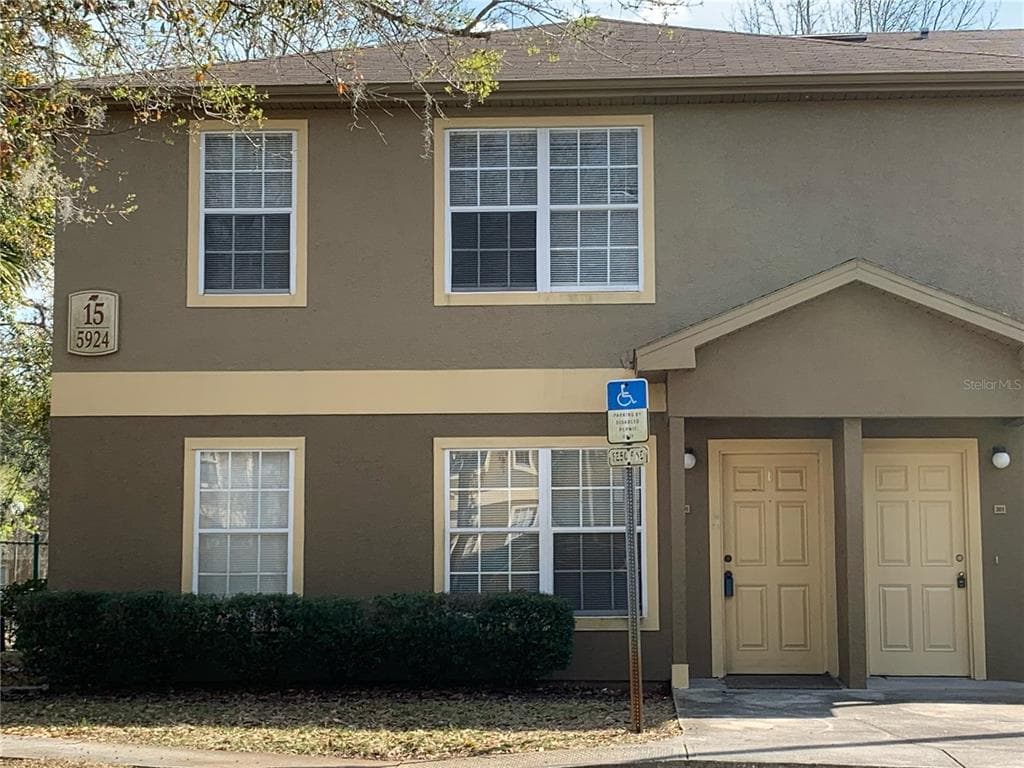 5924 BRICKLEBERRY LANE UNIT 101 ZEPHYRHILLS, FL 33541