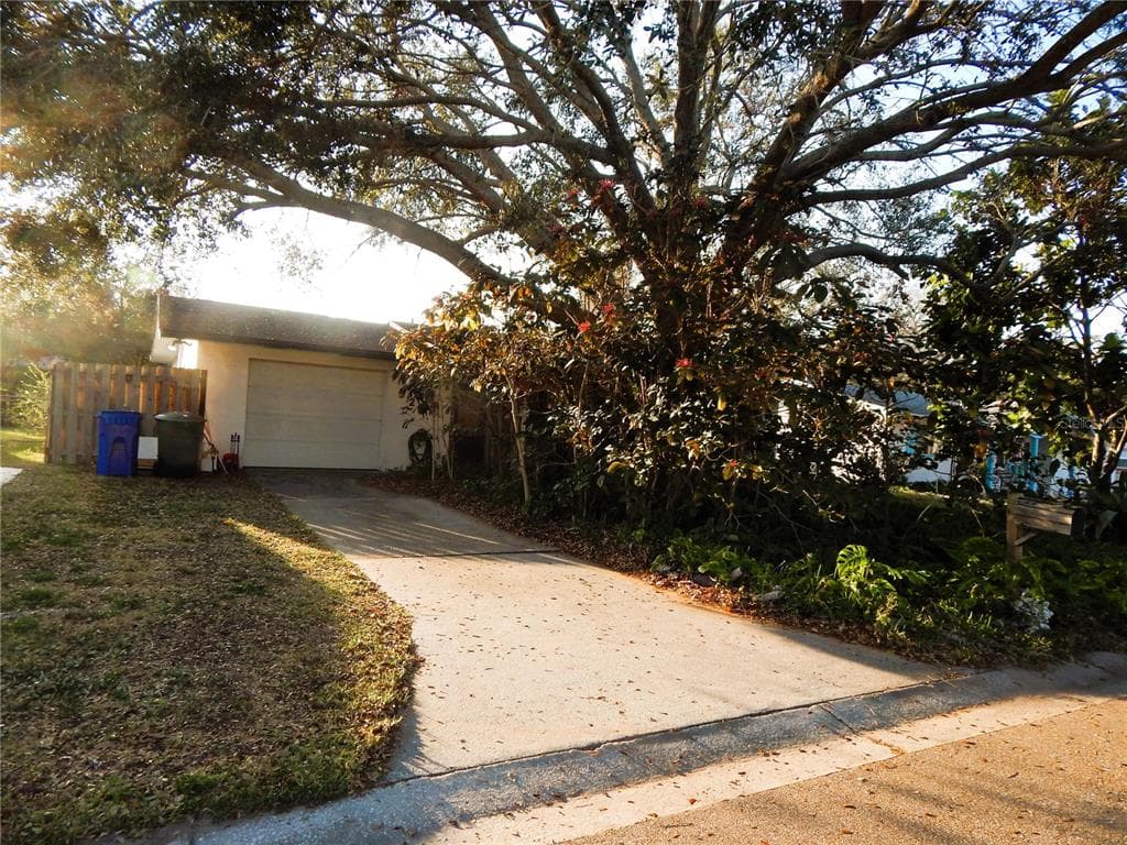 528 MANOR DRIVE DUNEDIN, FL 34698