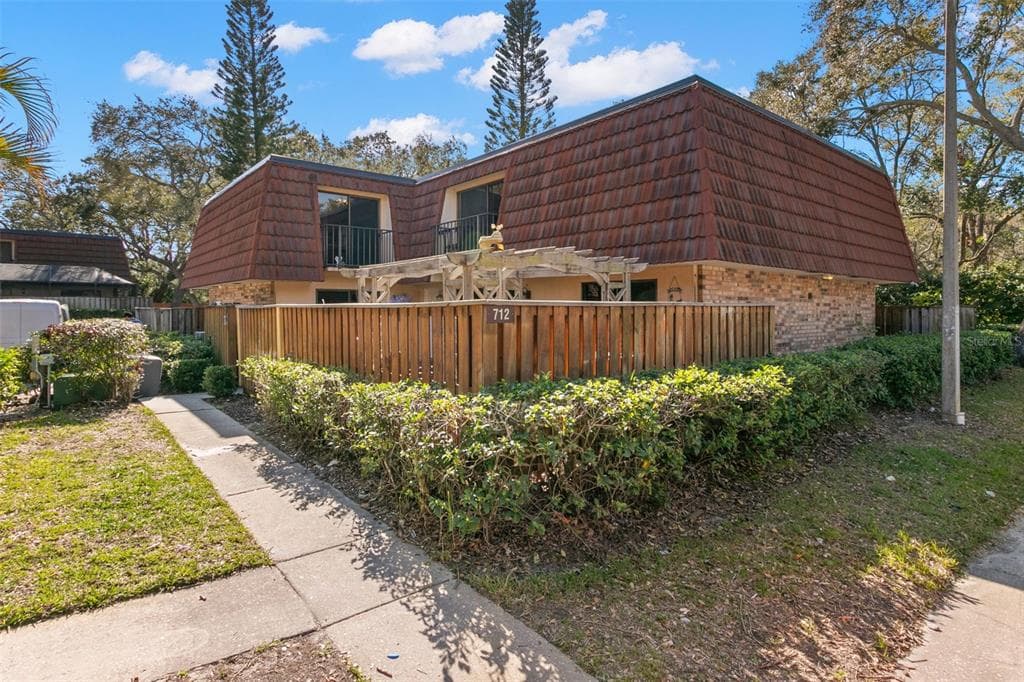 712 1ST COURT PALM HARBOR, FL 34684