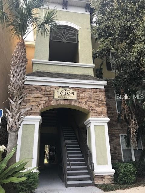 10105 COURTNEY OAKS CIRCLE UNIT 101 TAMPA, FL 33619