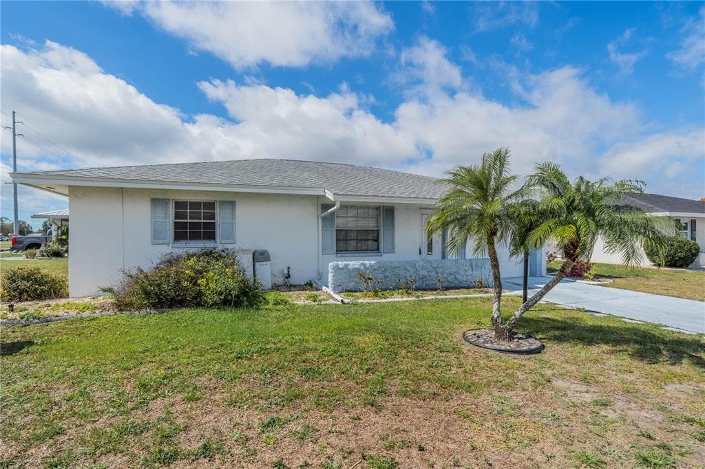 702 W BROCKTON PLACE UNIT 2 SUN CITY CENTER, FL 33573
