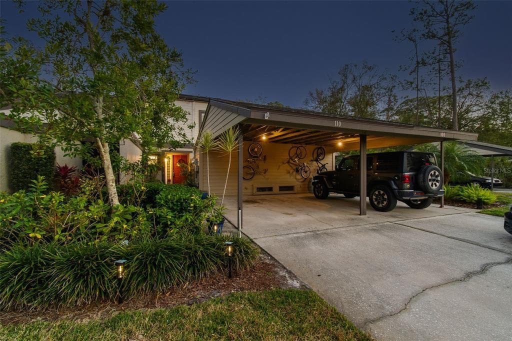 110 WOODS LANDING TRAIL OLDSMAR, FL 34677
