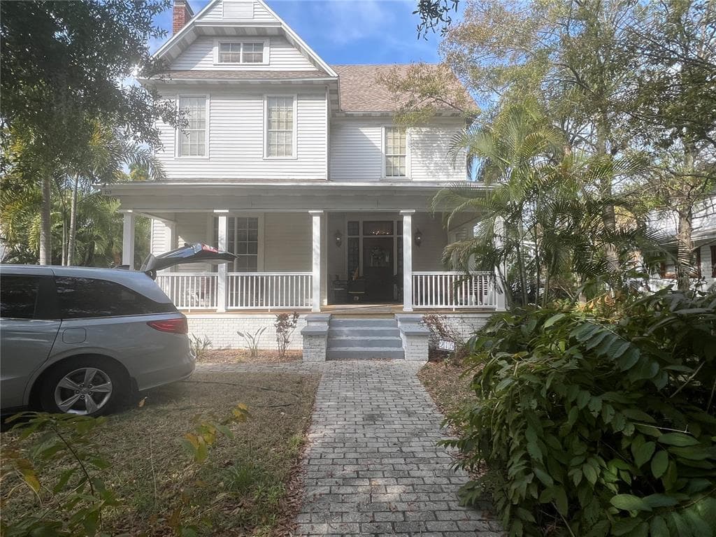215 S CEDAR AVENUE