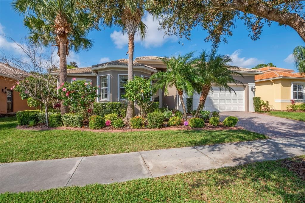 4946 SAPPHIRE SOUND DRIVE WIMAUMA, FL 33598