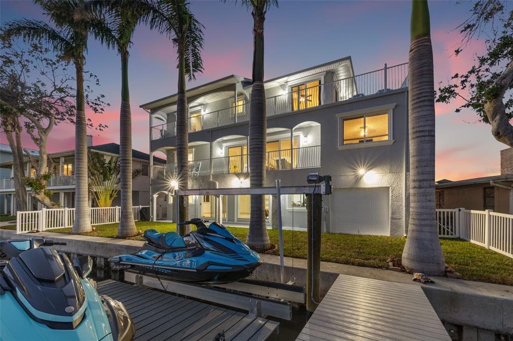 309 180TH AVENUE E REDINGTON SHORES, FL 33708