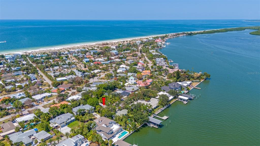 956 BAY ESPLANADE CLEARWATER, FL 33767