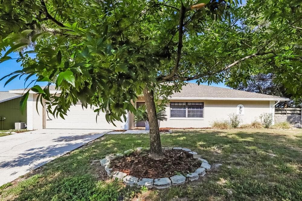 7140 SCENIC HILLS BOULEVARD LAKELAND, FL 33810