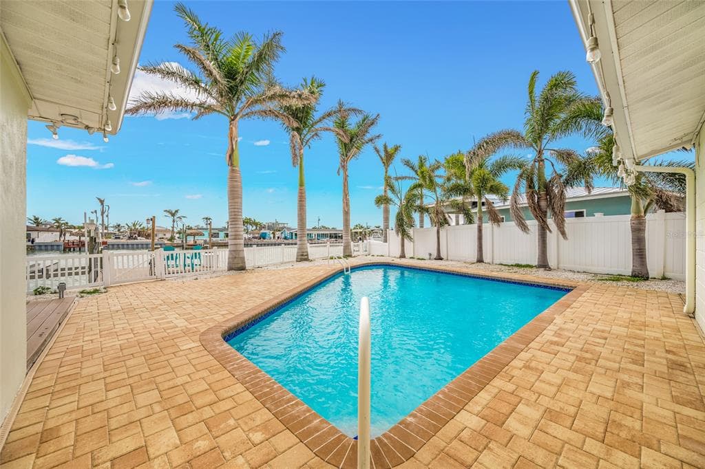 7984 1ST AVENUE S ST PETERSBURG, FL 33707