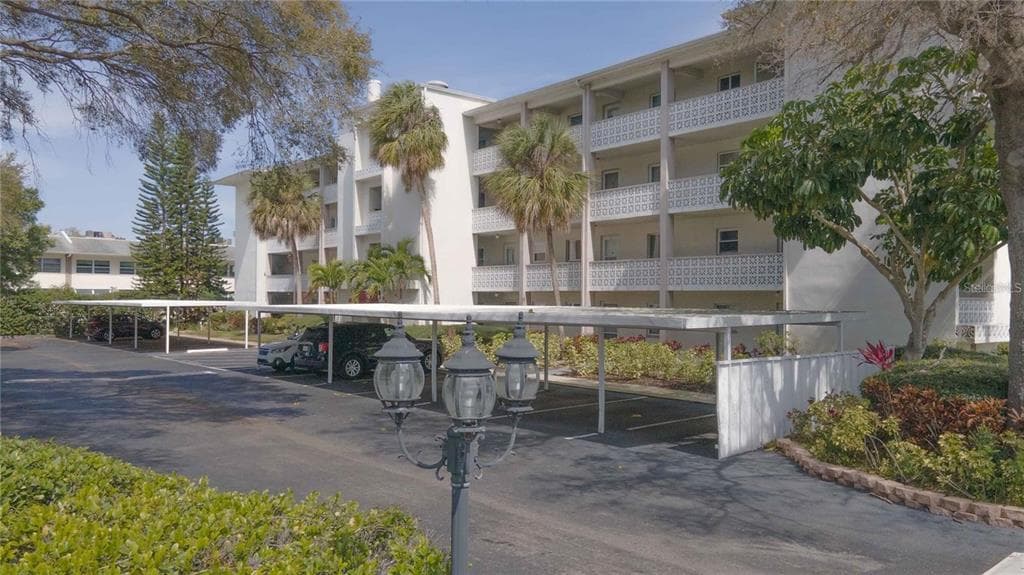 1524 LAKEVIEW ROAD UNIT 403 CLEARWATER, FL 33756