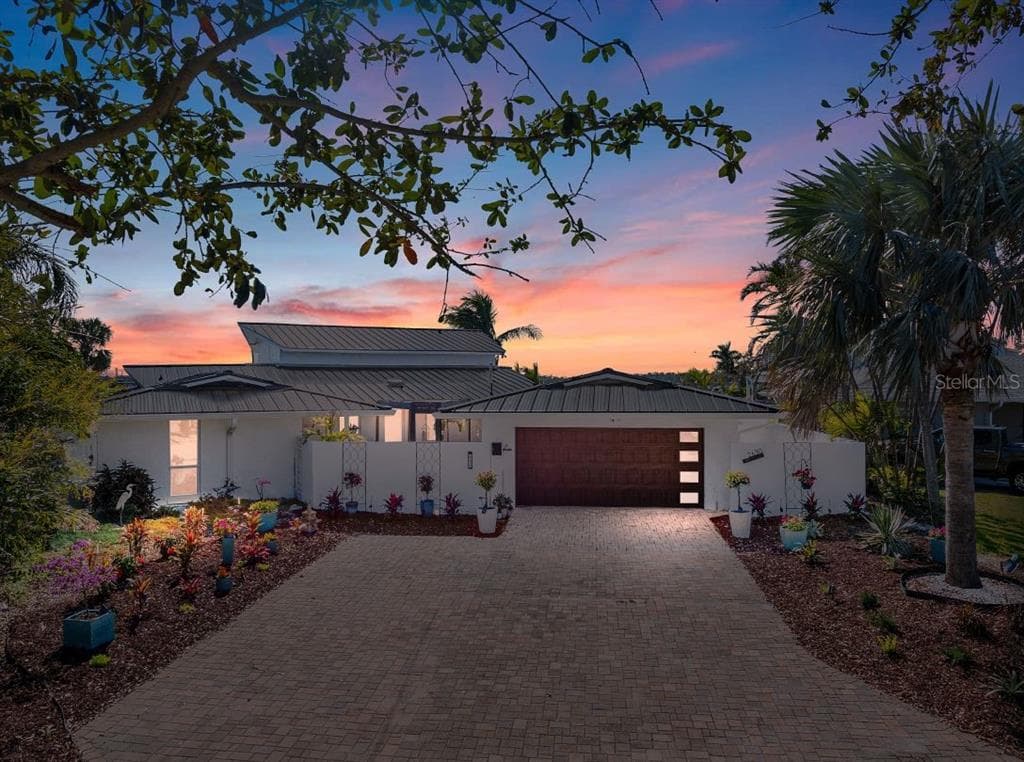 2630 W BAY ISLE DRIVE SE ST PETERSBURG, FL 33705