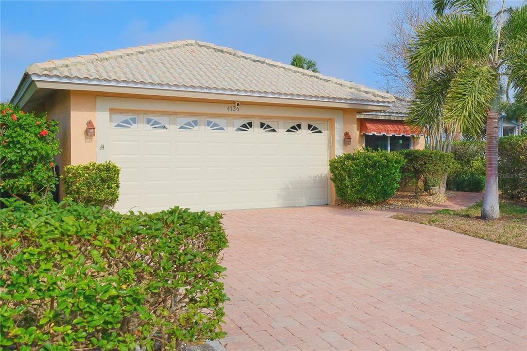 4726 DUNDEE DRIVE BRADENTON, FL 34210