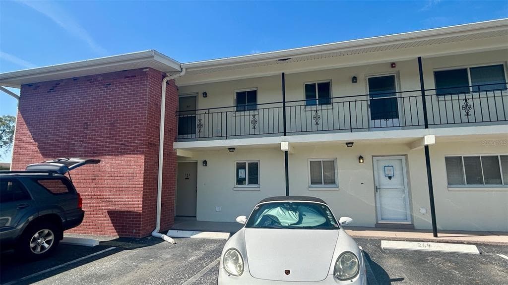 4560 OVERLOOK DRIVE NE UNIT 163 ST PETERSBURG, FL 33703